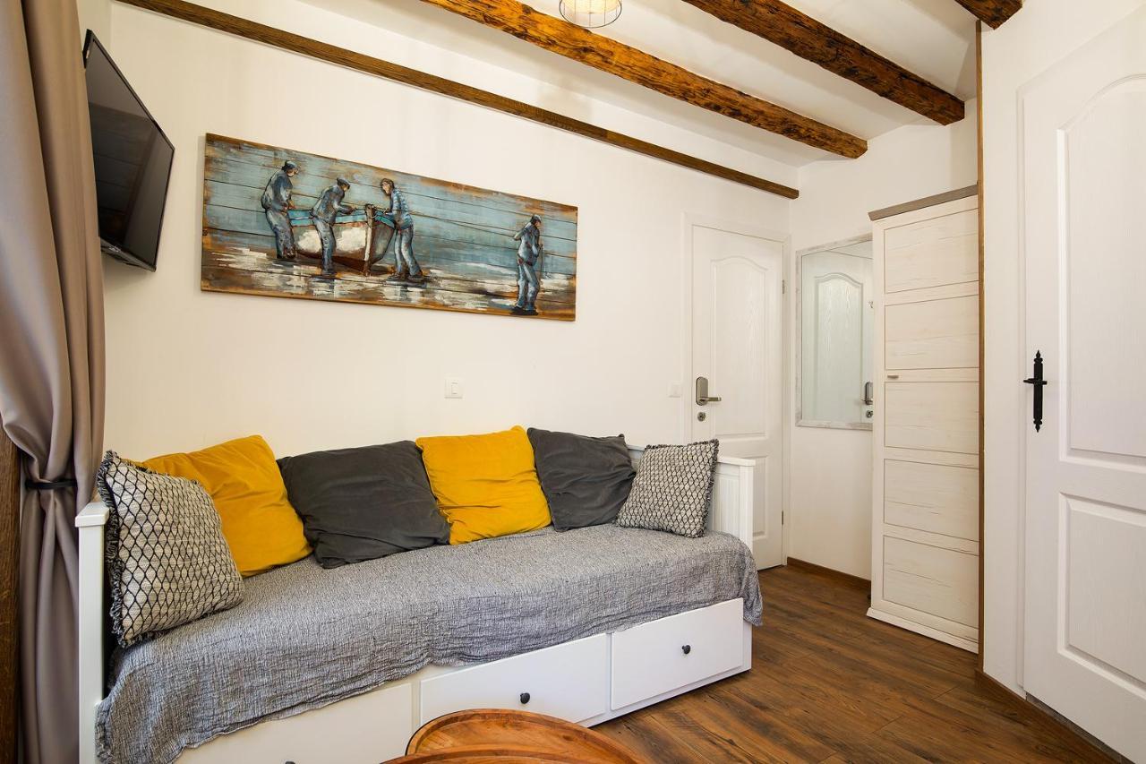 Domus Maximus Apartment Pula Exterior photo