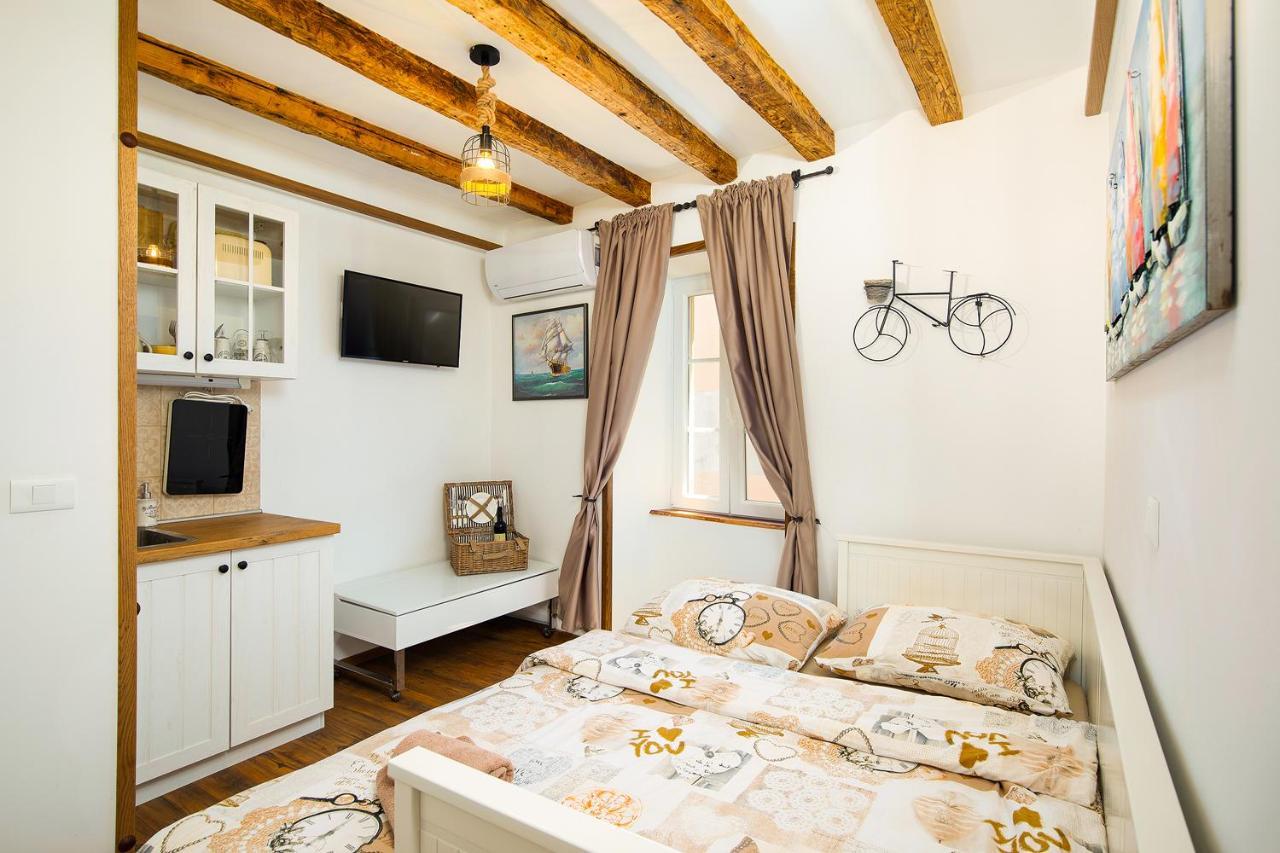 Domus Maximus Apartment Pula Exterior photo