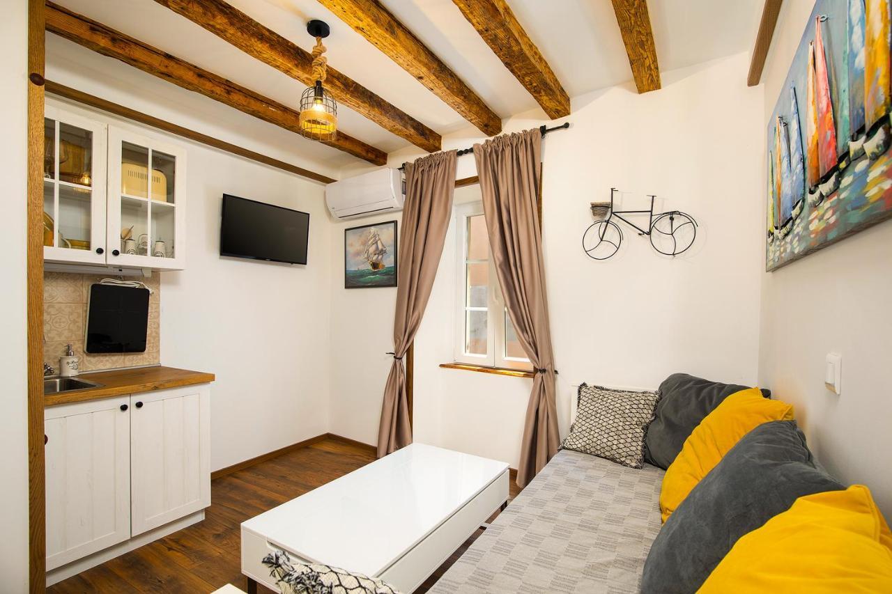 Domus Maximus Apartment Pula Exterior photo