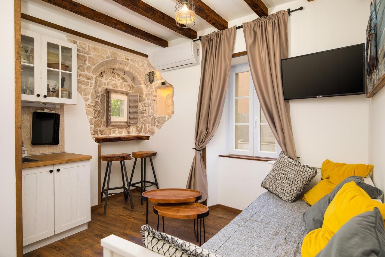 Domus Maximus Apartment Pula Exterior photo