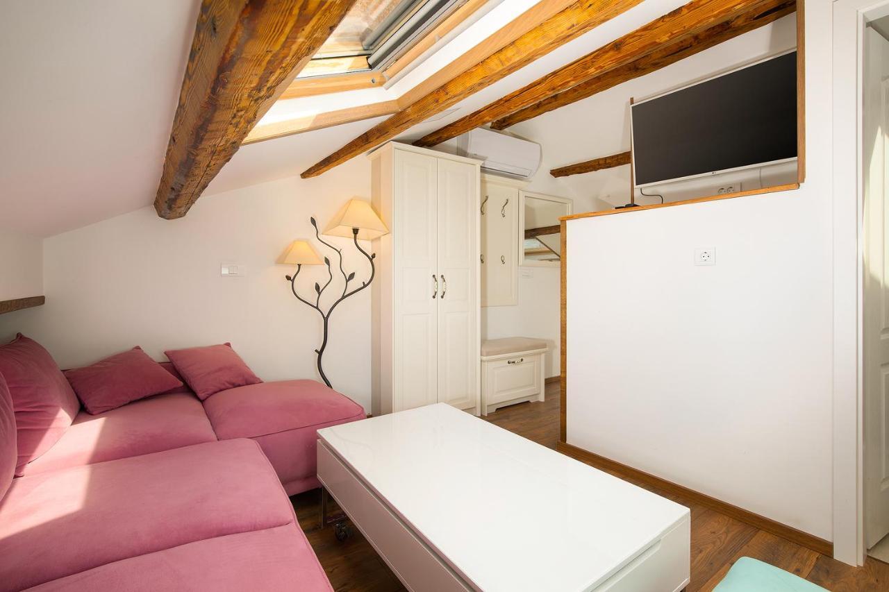 Domus Maximus Apartment Pula Exterior photo
